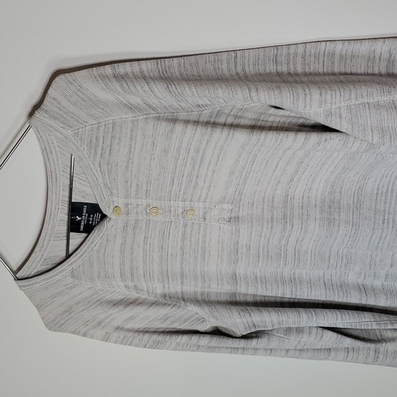 AMERICAN Eagle medium gray long sleeve henley shirt - Picture 2 of 6